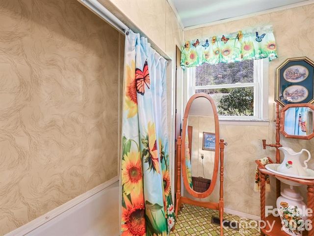 7530 NC 208 Highway, Marshall, NC 28753