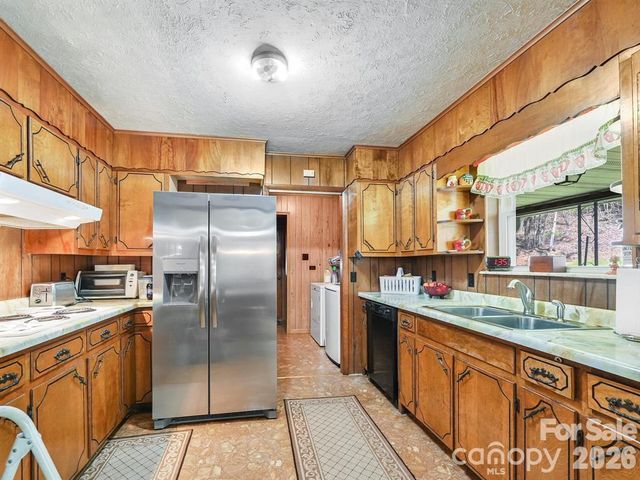 7530 NC 208 Highway, Marshall, NC 28753