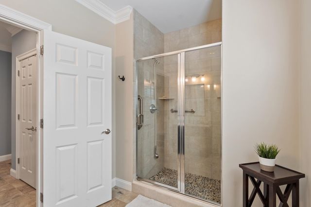 48 Robinson Dr, Bedford, MA 01730