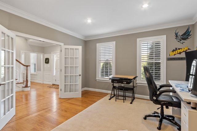 48 Robinson Dr, Bedford, MA 01730