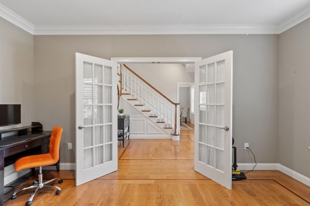 48 Robinson Dr, Bedford, MA 01730