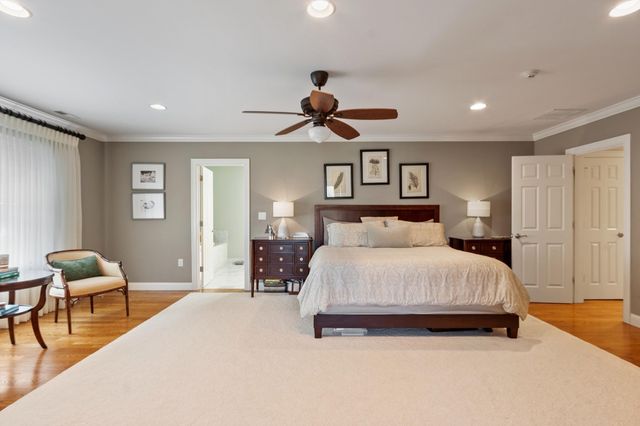 48 Robinson Dr, Bedford, MA 01730