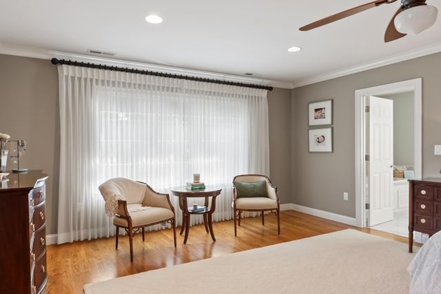 48 Robinson Dr, Bedford, MA 01730