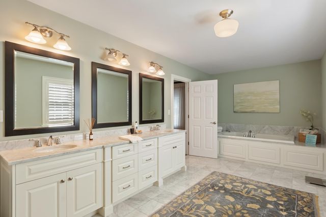48 Robinson Dr, Bedford, MA 01730
