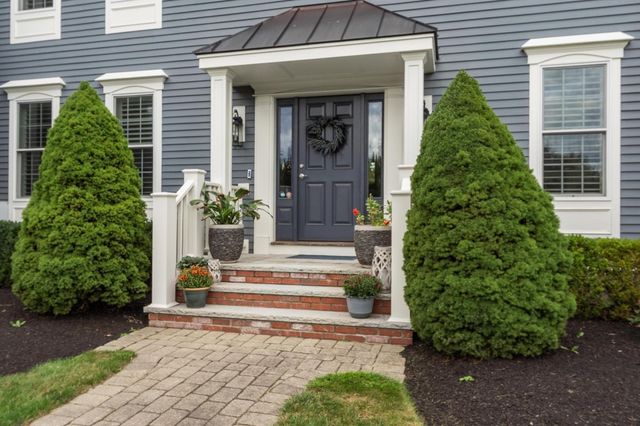48 Robinson Dr, Bedford, MA 01730