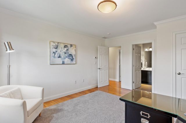48 Robinson Dr, Bedford, MA 01730