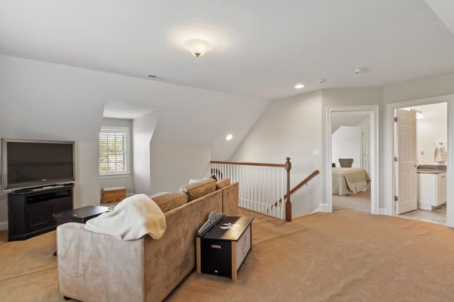 48 Robinson Dr, Bedford, MA 01730