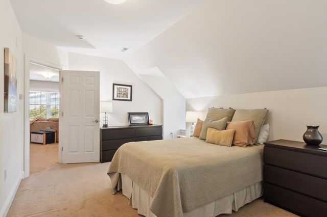 48 Robinson Dr, Bedford, MA 01730