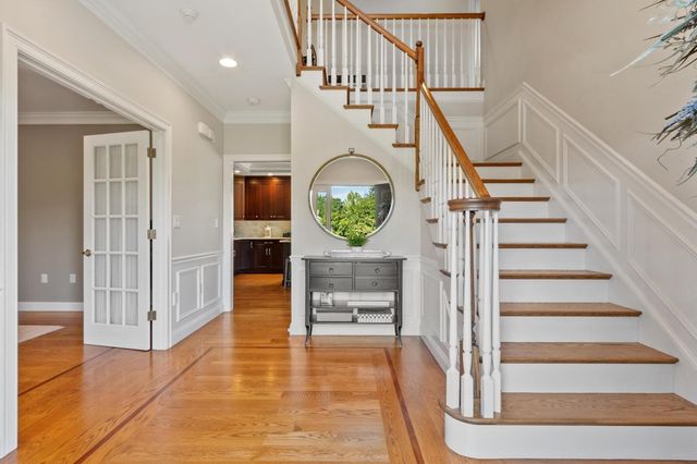 48 Robinson Dr, Bedford, MA 01730