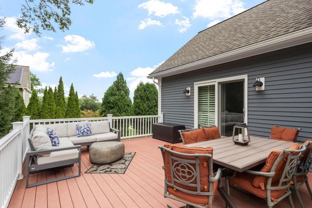 48 Robinson Dr, Bedford, MA 01730