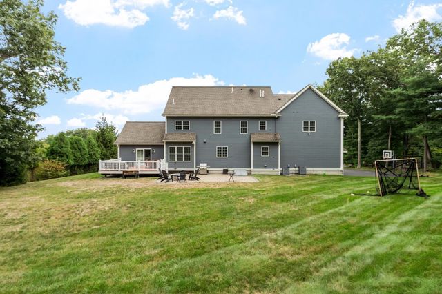 48 Robinson Dr, Bedford, MA 01730