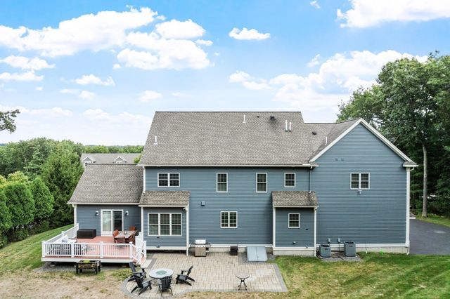 48 Robinson Dr, Bedford, MA 01730
