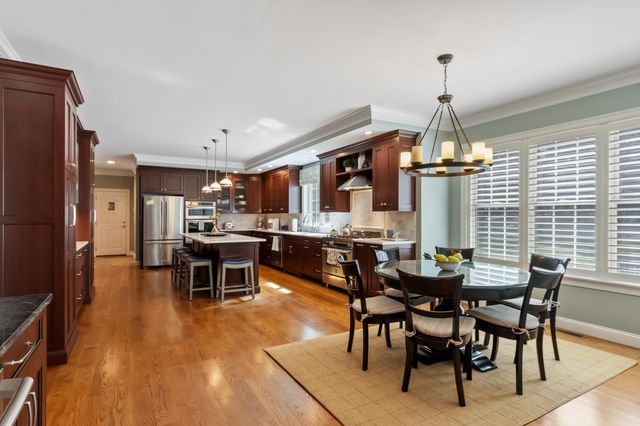 48 Robinson Dr, Bedford, MA 01730
