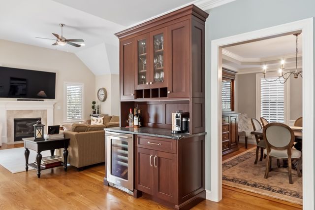48 Robinson Dr, Bedford, MA 01730