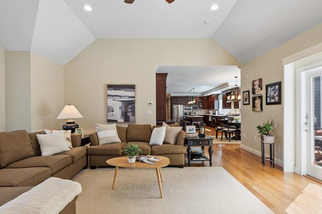 48 Robinson Dr, Bedford, MA 01730