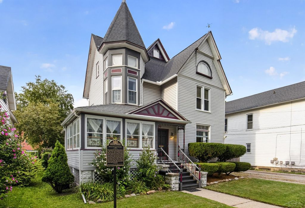 911 McKinley Avenue, Bay City, MI 48708