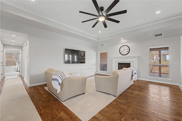 111 NE Lake Forest Lane, Bentonville, AR 72712