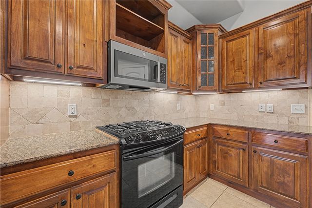 111 NE Lake Forest Lane, Bentonville, AR 72712