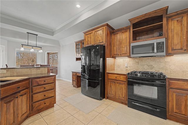 111 NE Lake Forest Lane, Bentonville, AR 72712