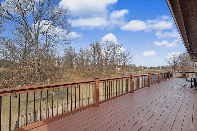 111 NE Lake Forest Lane, Bentonville, AR 72712