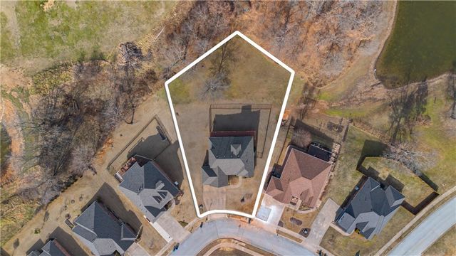 111 NE Lake Forest Lane, Bentonville, AR 72712