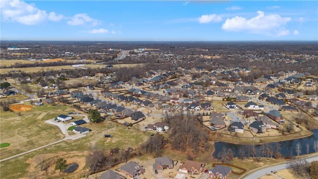 111 NE Lake Forest Lane, Bentonville, AR 72712