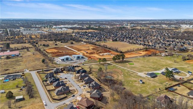 111 NE Lake Forest Lane, Bentonville, AR 72712