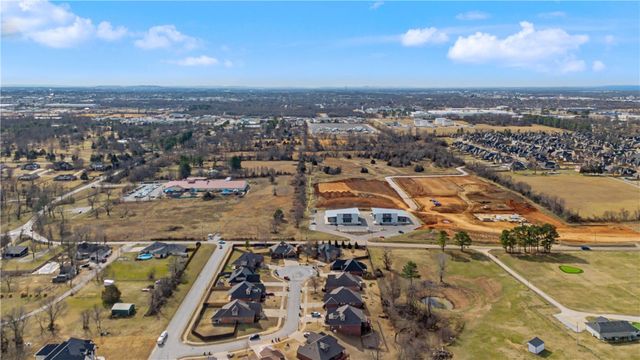111 NE Lake Forest Lane, Bentonville, AR 72712