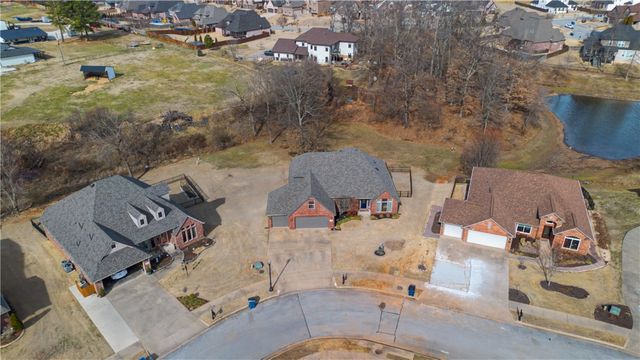 111 NE Lake Forest Lane, Bentonville, AR 72712