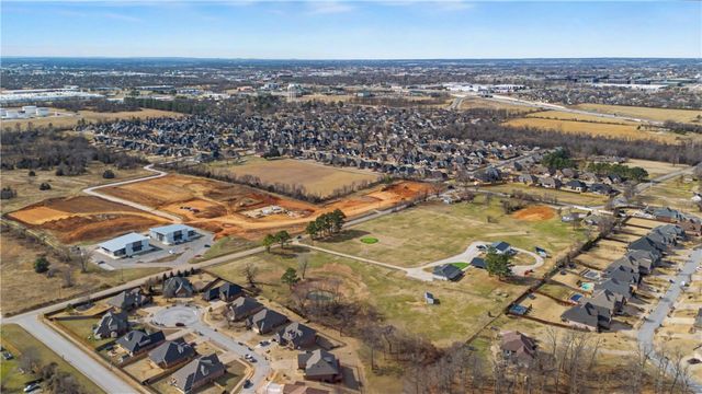 111 NE Lake Forest Lane, Bentonville, AR 72712