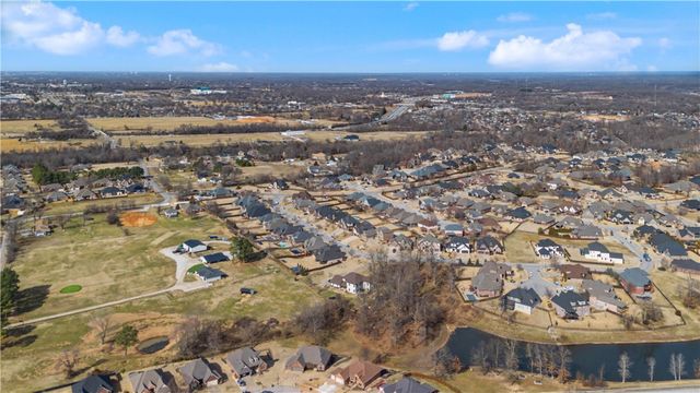 111 NE Lake Forest Lane, Bentonville, AR 72712