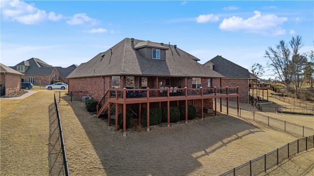 111 NE Lake Forest Lane, Bentonville, AR 72712