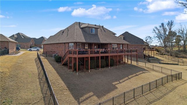 111 NE Lake Forest Lane, Bentonville, AR 72712