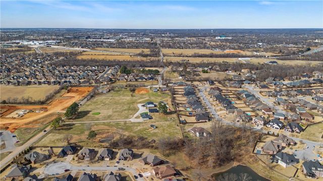 111 NE Lake Forest Lane, Bentonville, AR 72712