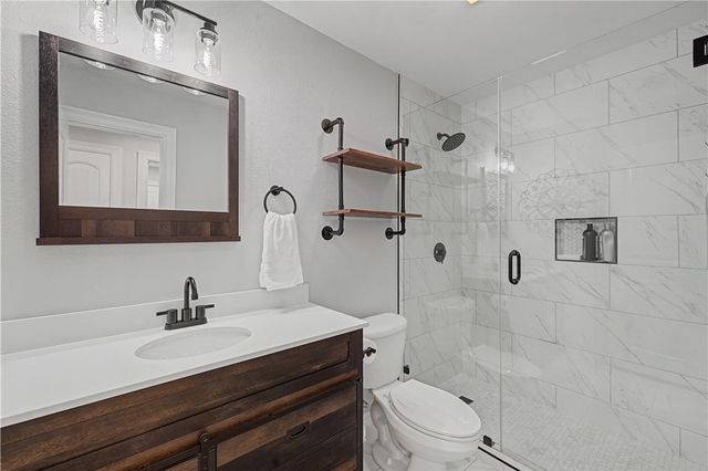 111 NE Lake Forest Lane, Bentonville, AR 72712