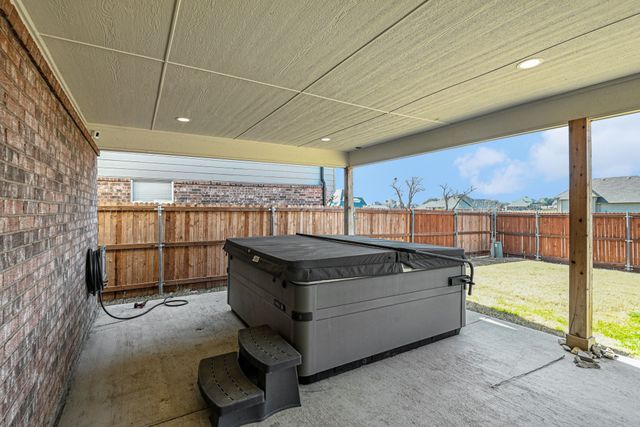 10765 Braemoor Drive, Fort Worth, TX 76052