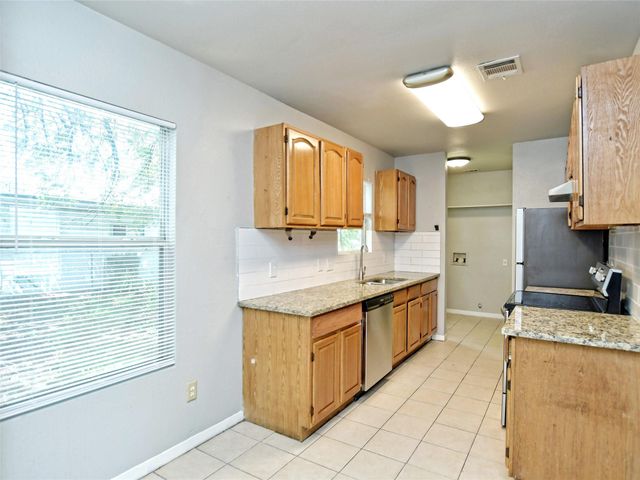 6121 Ponca ST A, Austin, TX 78741