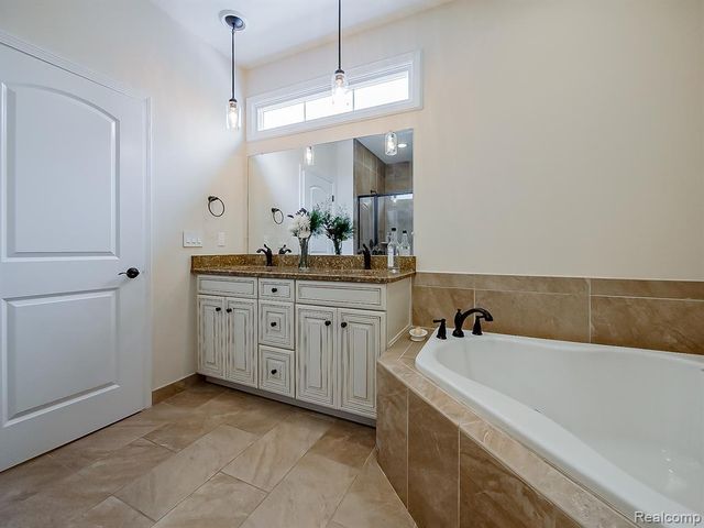 7212 Berry Field, West Bloomfield, MI 48322