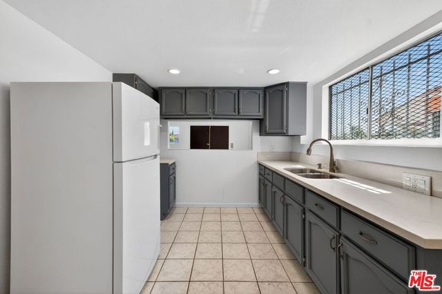 913 E 92nd Street, Los Angeles, CA 90002