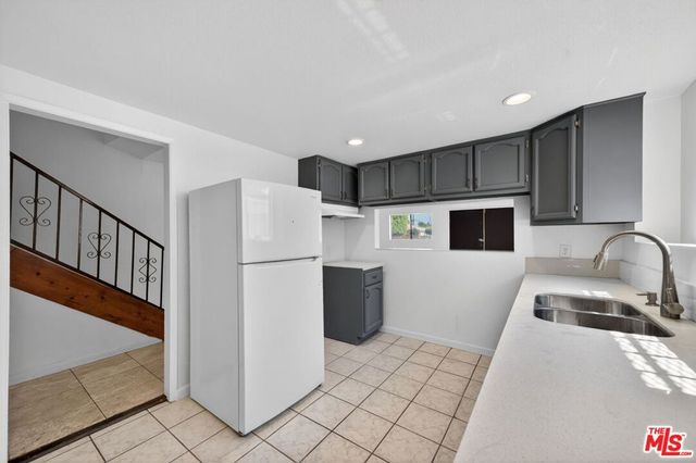 913 E 92nd Street, Los Angeles, CA 90002