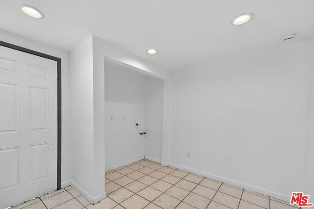 913 E 92nd Street, Los Angeles, CA 90002