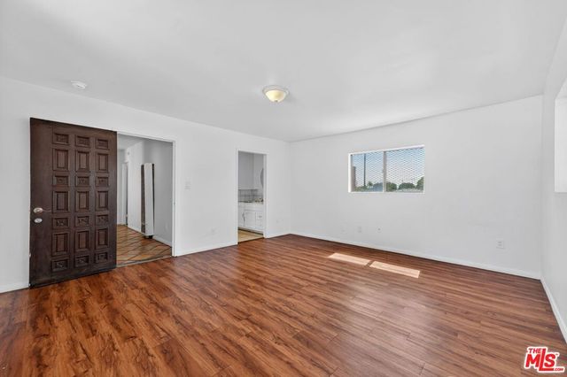 913 E 92nd Street, Los Angeles, CA 90002