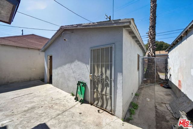 913 E 92nd Street, Los Angeles, CA 90002