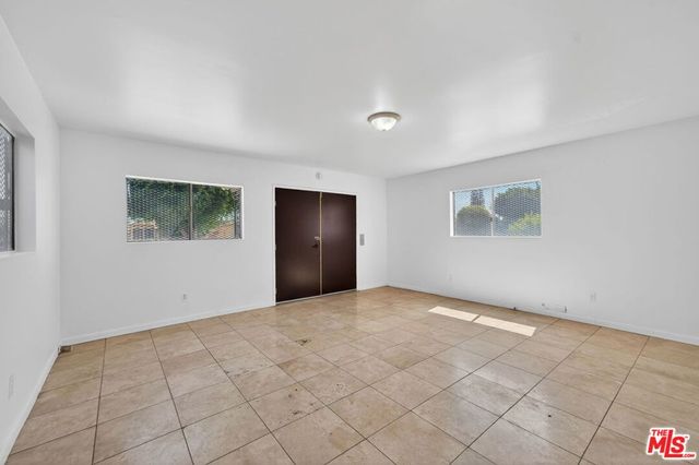 913 E 92nd Street, Los Angeles, CA 90002
