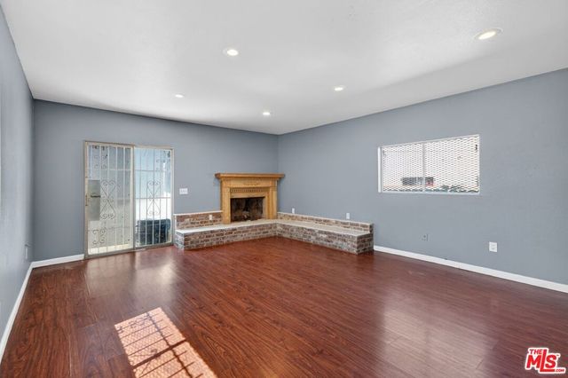 913 E 92nd Street, Los Angeles, CA 90002