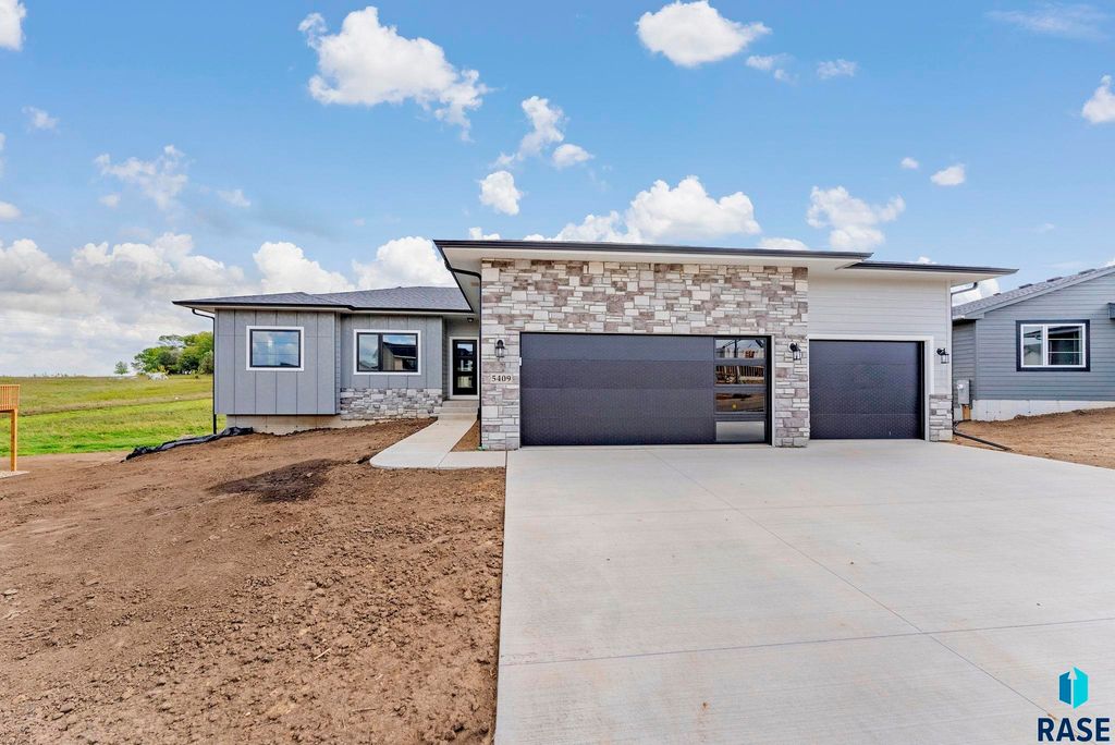 5409 E Brennan Dr Drive, Sioux Falls, SD 57110