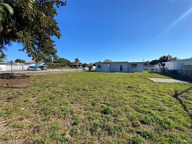 691 E 48th St, Hialeah, FL 33013
