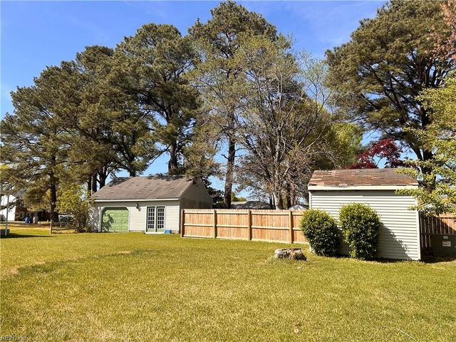 517 N Hills DR, Chesapeake, VA 23320