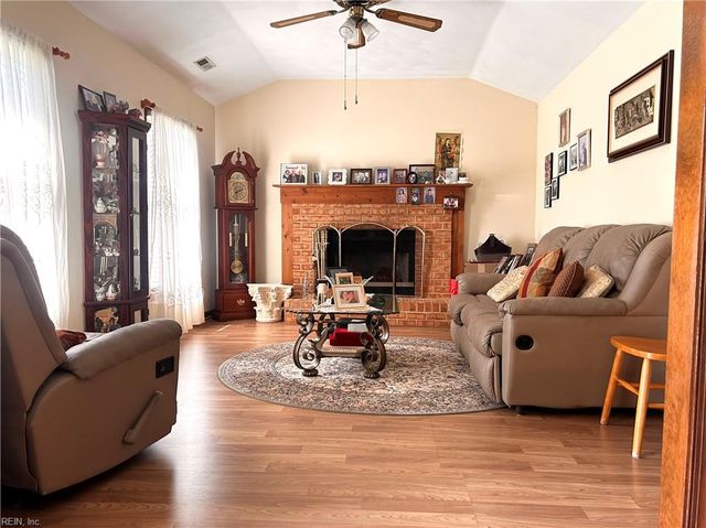 517 N Hills DR, Chesapeake, VA 23320