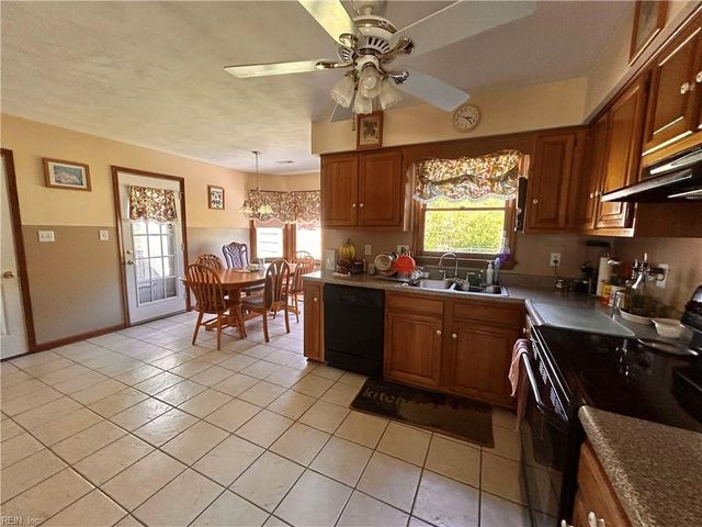 517 N Hills DR, Chesapeake, VA 23320